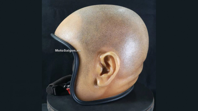 Helm unik berbentuk kepala plontos