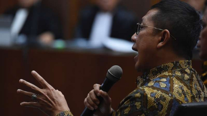Mantan Menteri Agama (Menag) Lukman Hakim Saifuddin memberikan keterangan sebagai saksi di Pengadilan Tipikor, Jakarta, Rabu (4/12/2019). 
