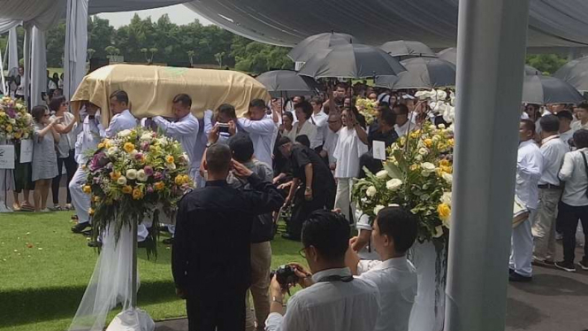 Jenazah almarhum Dr. (HC) Ir. Ciputra.