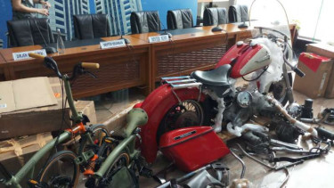 Penampakan komponen harley davidson dan sepeda brompton