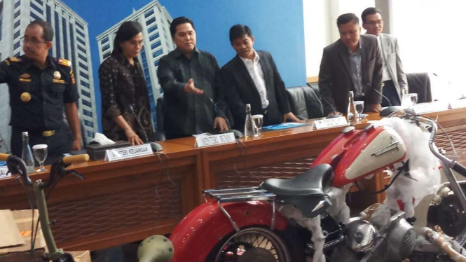 Menteri Keuangan dan Menteri BUMN konpres motor Harley dan Brompton selundupan.