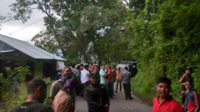 Situasi setelah dua kelompok warga dari dua desa bentrok di Kabupaten Tanah Datar, Sumatera Barat, pada Kamis sore, 5 Desember 2019.