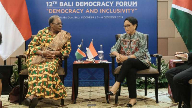 Menlu Retno Marsudi dan Menteri HI Namibia Netumbo Nandi-Ndaitwah