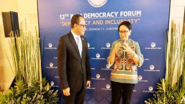 Menlu Retno Marsudi bersama Menteri Kerja Sama Timor Leste, Dionis Soares