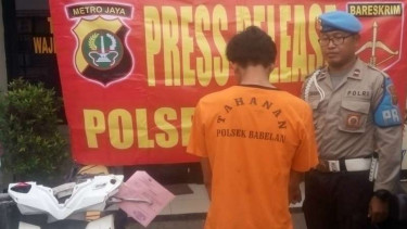 Tersangka pencuri sepeda motor di Bekasi, Jawa Barat.