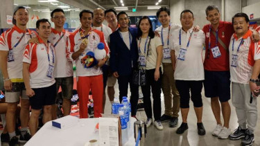 Tim Renang Indonesia di SEA Games 2019, bersama Ketum PB PRSI, Anindya Bakrie