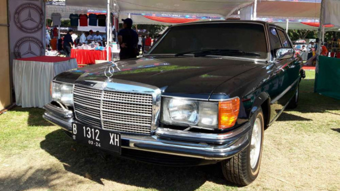 Mobil klasik Mercedes-Benz 1973 W116 tipe 450 SEL V8 automatic bekas Gus Dur.