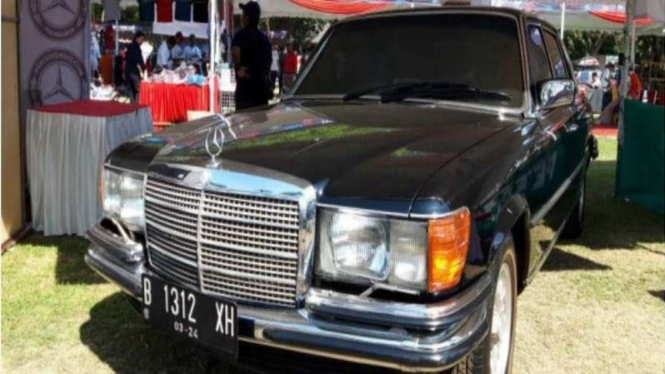 Sedan klasik Mercedes-Benz milik Gus Dur