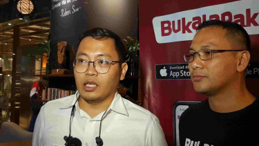 Pendiri Bukalapak, Achmad Zaky (kiri).
