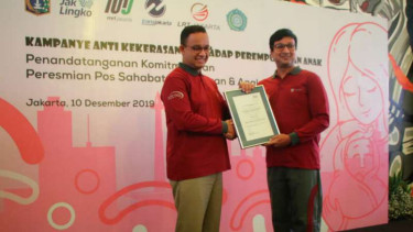 Gubernur DKI Jakarta Anies Baswedan meresmikan pos sahabat-perempuan anak.