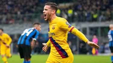 Penggawa Barcelona, Carles Perez cetak gol ke gawang Inter Milan