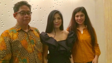 Produser Film Bisikan Gaib, Andre Murtono (kiri)