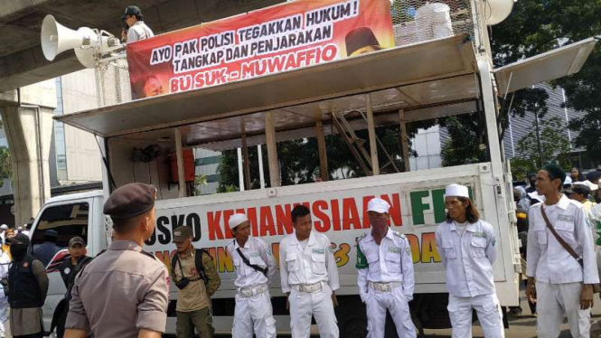 Massa aksi demonstrasi terkait kasus Sukmawati Soekarnoputri dan Gus Muwafiq.