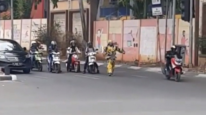 Bumblebee mengatur lalu lintas