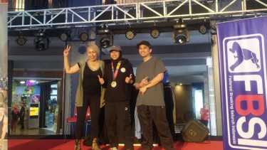 Pendiri GOIFEX, Dina Carol (kiri) dan atlet dance sport,Dwi Cindy Desyana 