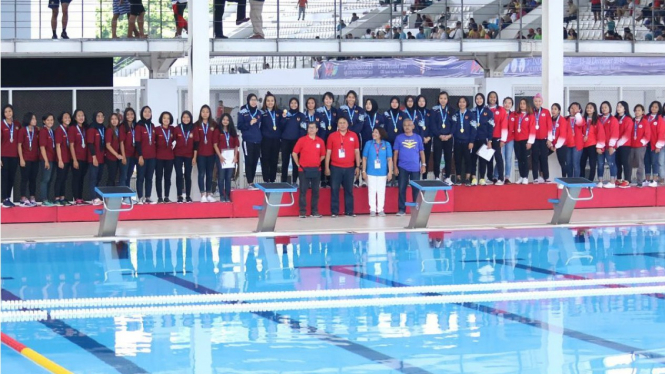 Podium medali cabang polo air putri Indonesia Open Aquatik Championship 2019
