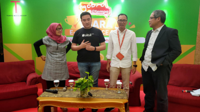 Persaingan E-Commerce, Siapa Juaranya? Si Hijau atau Si Oranye?. (FOTO: Agus Aryanto)