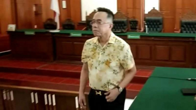Bos Pasar Turi, Henry J Gunawan.