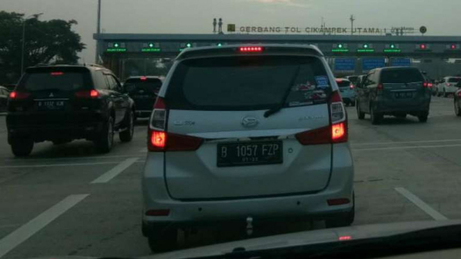 Gerbang Tol Cikampek Utama.