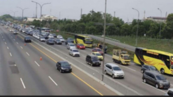 Tol Jakarta arah Cikampek