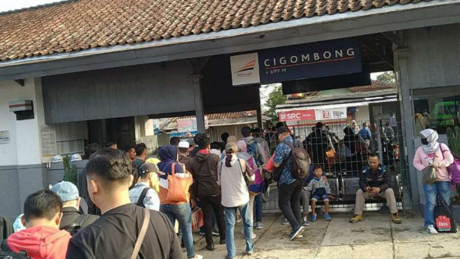 Penumpang KA Pangrango Bogor-Sukabumi.