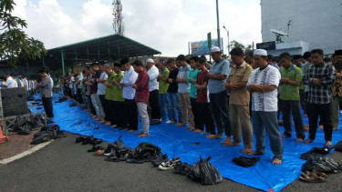 Salat gerhana matahari cincin di Kampus Pasca Sarjana UMSU?.