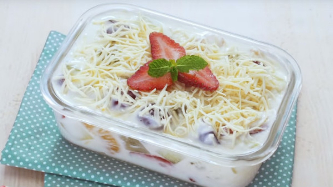 Ilustrasi salad buah