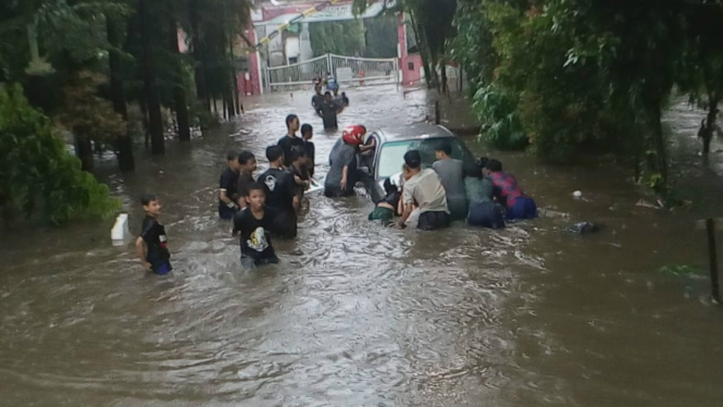 Banjir di pemukiman Depok