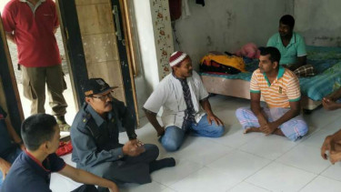 Kantor Imigrasi Bogor menangkap tujuh warga negara Sri Lanka di Kampung Babakan Pandai, Desa Cibanteng, Kecamatan Ciampea, Bogor, Jawa Barat, pada Jumat malam, 27 Desember 2019.