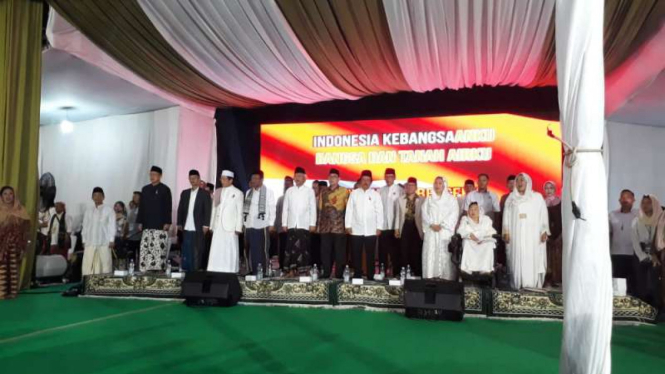 Sejumlah tokoh menghadiri haul atau peringatan sepuluh tahun wafatnya mantan presiden Republik Indonesia, Abdurrahman Wahid alias Gus Dur, di kediamannya, Ciganjur, Jakarta, Sabtu malam, 28 Desember 2019.