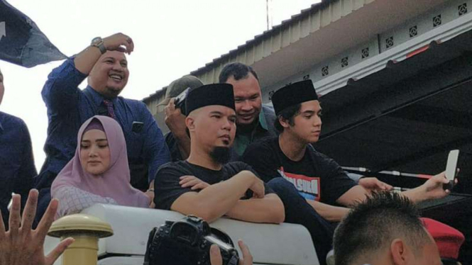 Ahmad Dhani bebas.