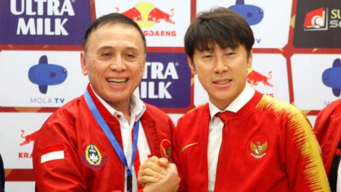 Ketua Umum PSSI, Mochamad Iriawan bersama pelatih Timnas Indonesia, Shin Tae-yong.