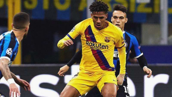 Pemain belakang Barcelona, Jean-Clair Todibo