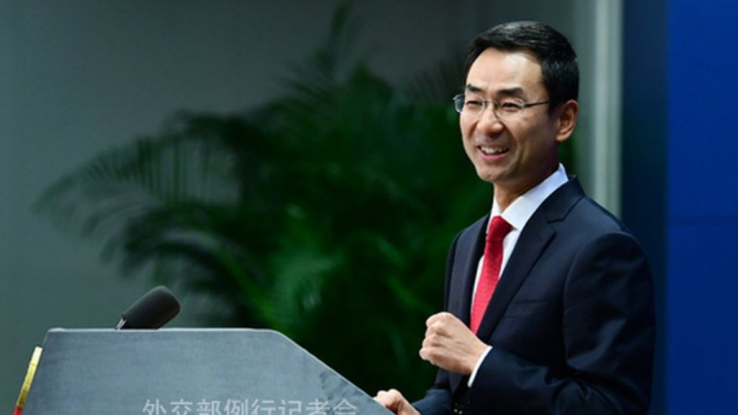 Geng Shuang mengatakan kapal patroli China menjalankan tugas rutin melindungi hak-hak rakyat China di perairan-perairan dekat wilayahnya tetapi menurut Indonesia, kapal nelayan masuk ke wilayah ZEE. - Kementerian Luar Negeri China