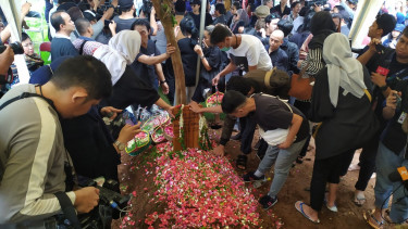 Pemakaman Ria Irawan