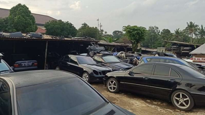 Loak mobil spesialis merek Mercedes-Benz
