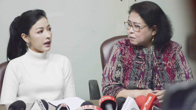 Siwi Widi Purwanti, Pramugari Garuda