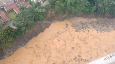 Banjir bandang dan longsor di Lebak rusak lahan pertanian.