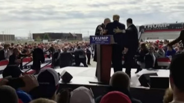 Trump dan pengawalnya.