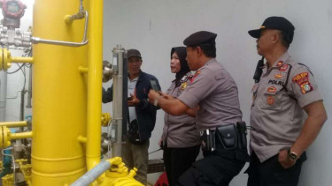 Pipa gas alam bocor di Depok.