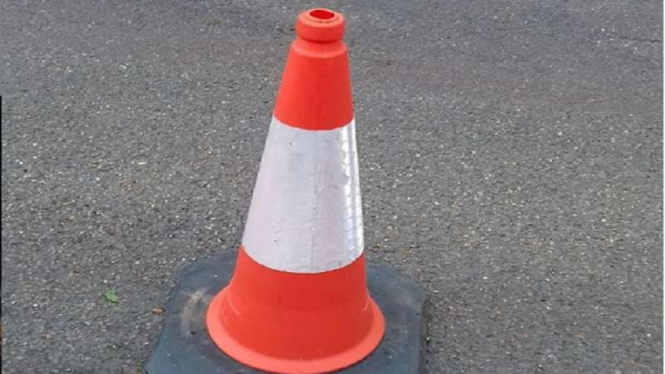 Ilustrasi traffic cone