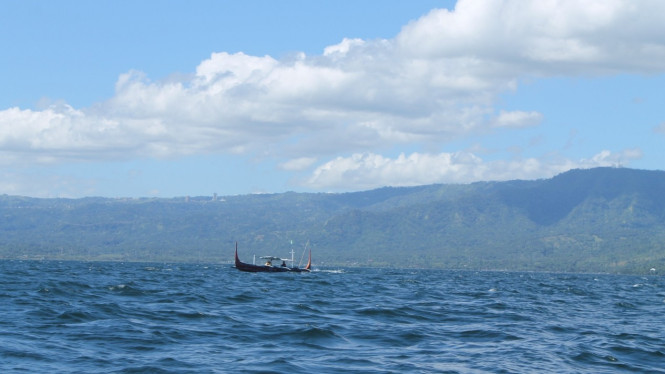 Danau Taal di dekat Gunung Taal
