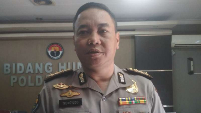 Kepala Bidang Hubungan Masyarakat Polda Jatim Komisaris Besar Trunoyudo Wisnu Andiko