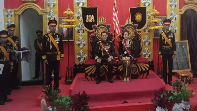 Raja Keraton Agung Sejagat, Toto Susanto dan permaisurinya, Fanni Aminadia.
