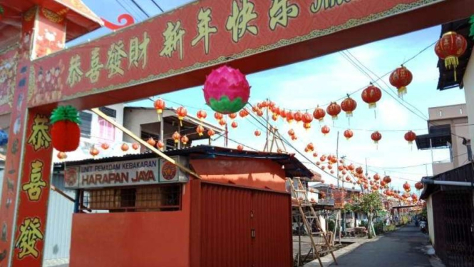 Lampion sambut Imlek di Pontianak 