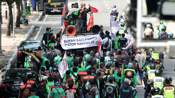 Demo driver ojek online.