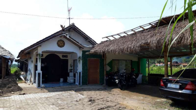 Rumah kontrakan yang ditinggali Raja Keraton Agung Sejagat, Toto Santosa.