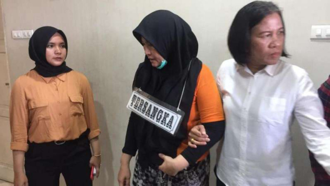 Zuraidah Hanum?, istri hakim Jamaluddin, saat rekonstruksi kedua.