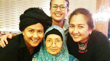 Ade Irawan dan Anak-anaknya