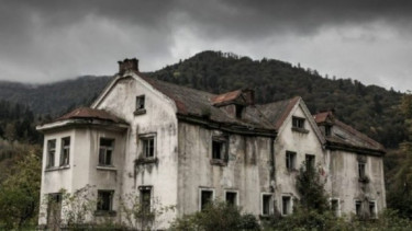 Rumah Horror Ilustrasi
